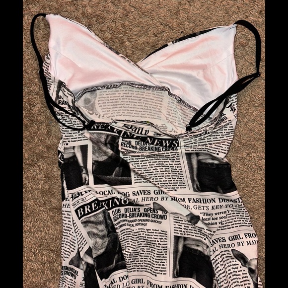 Delia’s Dolls Kill ‘BREAKING NEWS’ Newspaper Dress NWT L - Picture 8 of 10